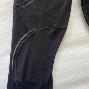 Lululemon Size 8 Leggings in black